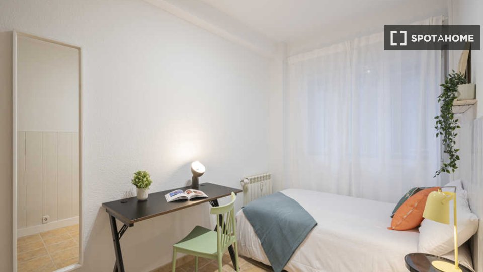 Double room Madrid, 25 beds — photo 51