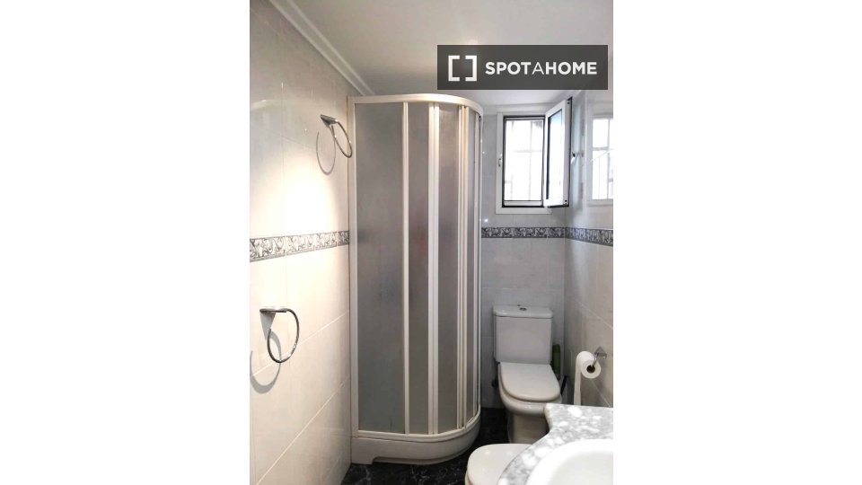 Double room Valencia, 3 beds — photo 6