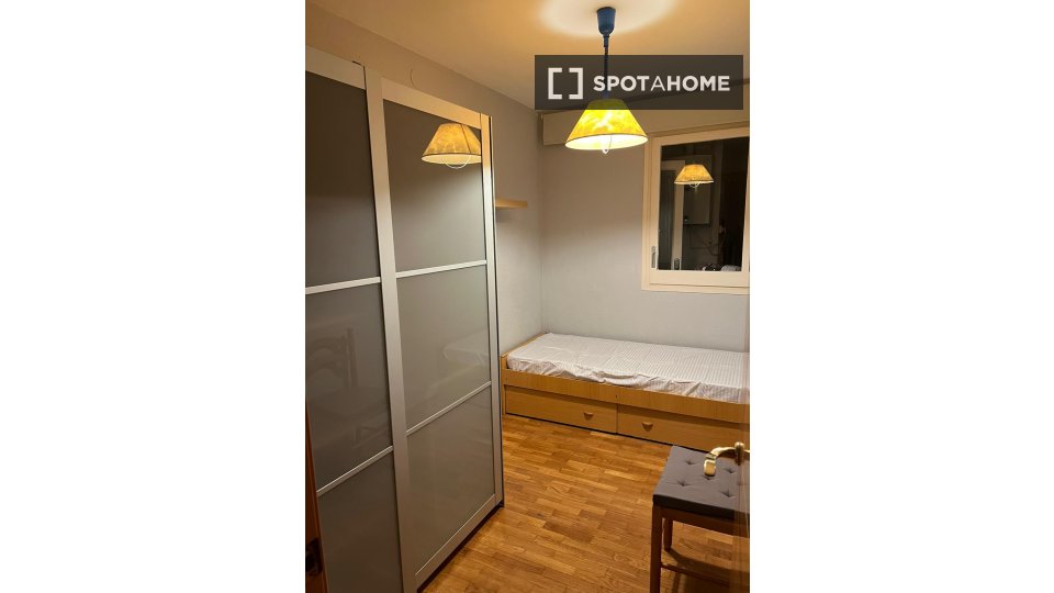 Double room Barcelona, 1 bed, 80m² — photo 1