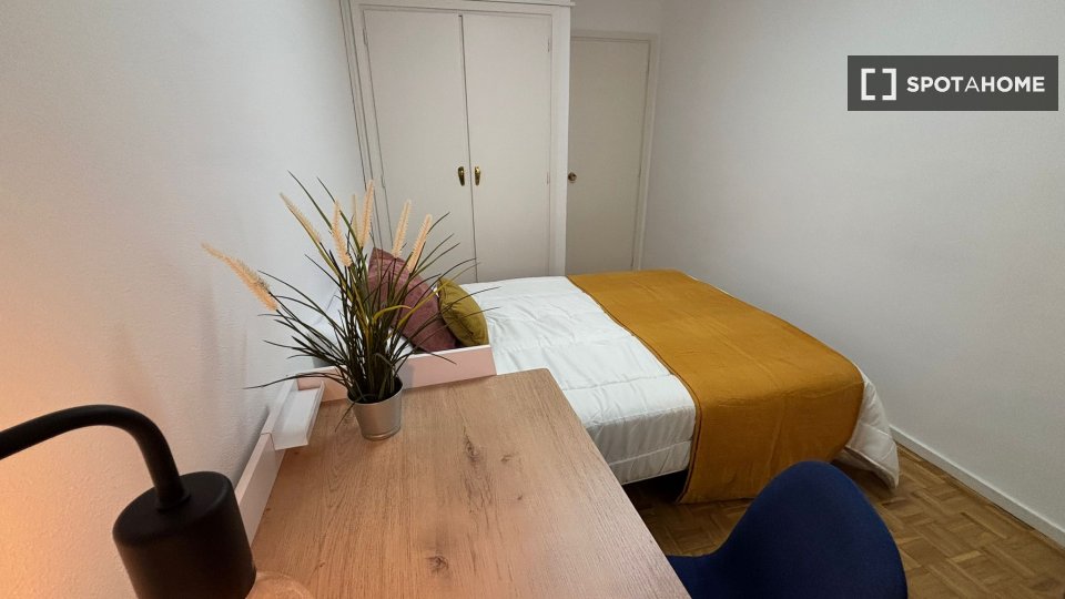 Double room Madrid, 9 beds, 200m² — photo 2