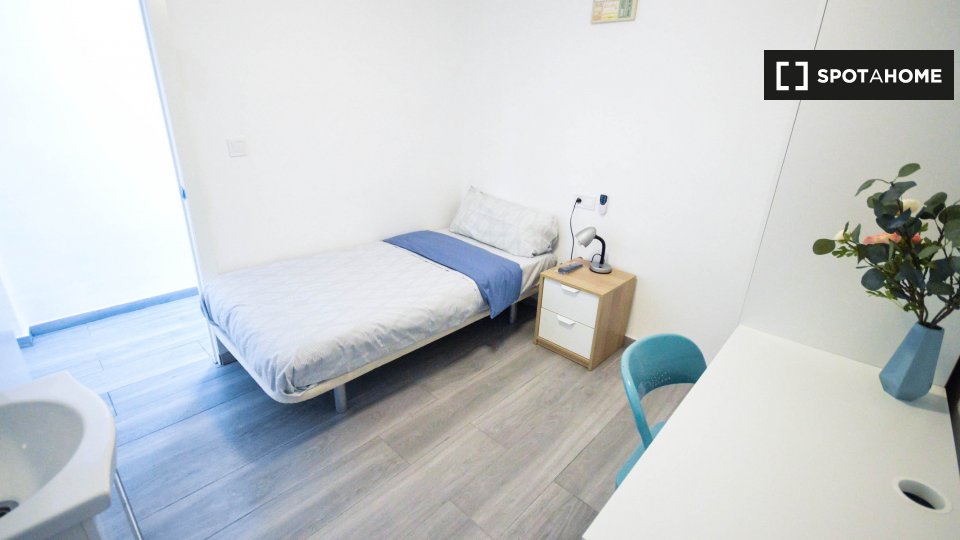 Double room Valencia, 4 beds, 100m² — photo 6