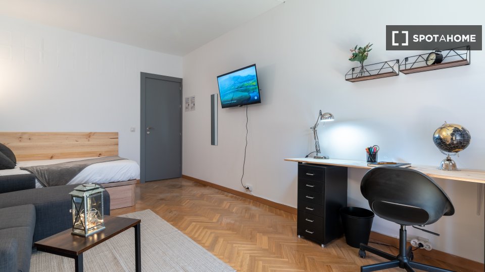 Double room Madrid, 7 beds, 160m² — photo 4