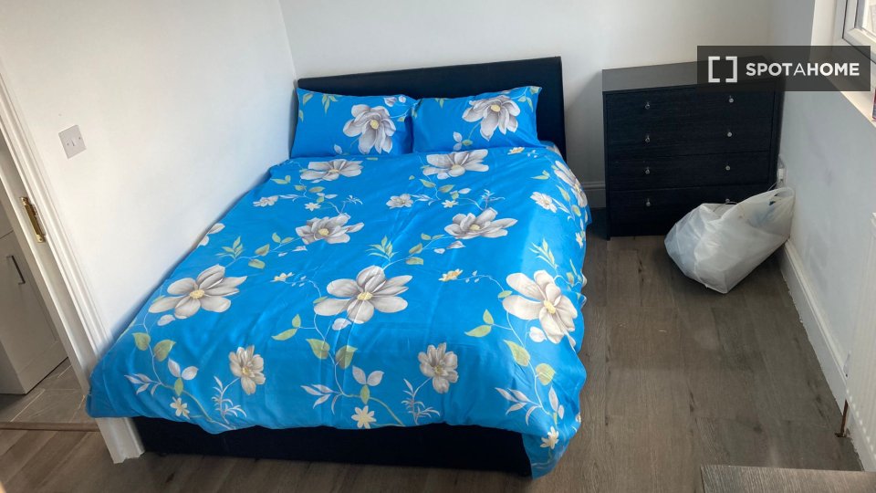 Double room London, 4 beds, 1800m² — photo 5