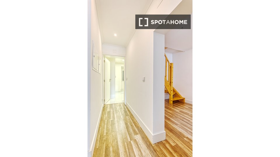 Apartment Lisbon, 1 bed, 70m² — photo 10