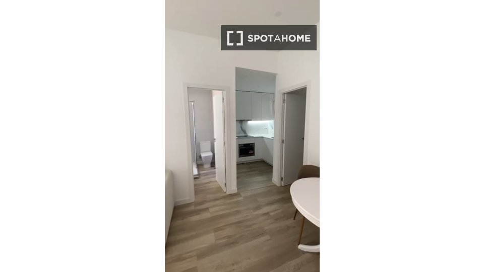 Double room Madrid, 1 bed, 55m² — photo 2