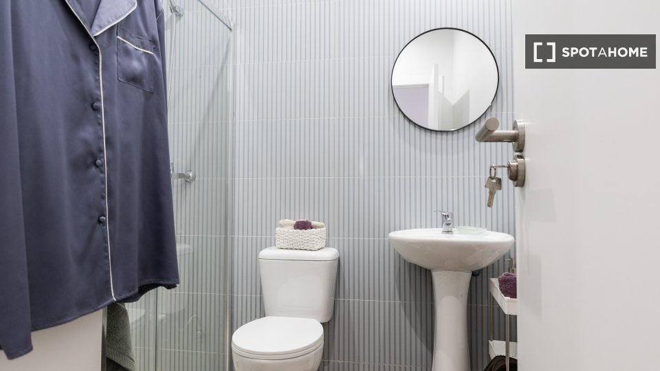 Double room Madrid, 9 beds, 210m² — photo 6