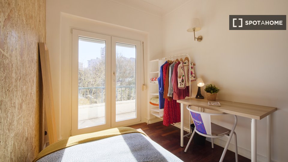 Double room Lisbon, 5 beds — photo 13