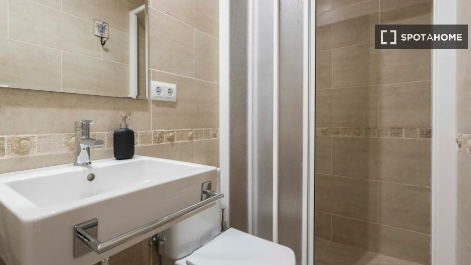 Double room Barcelona, 5 beds — photo 10