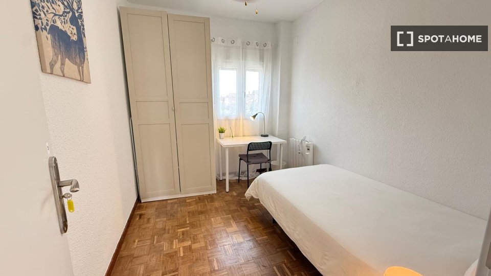 Double room Madrid, 4 beds — photo 29