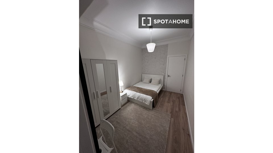 Double room Lisbon, 5 beds, 12345m² — photo 9