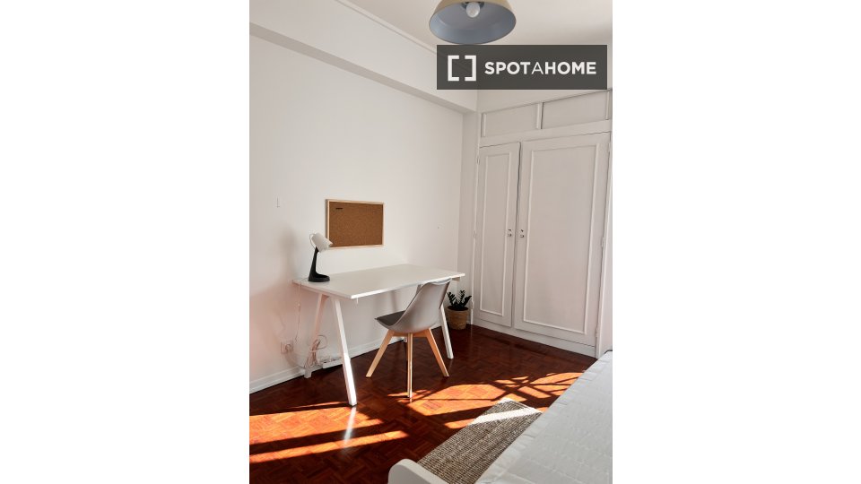 Double room Lisbon, 6 beds — photo 32