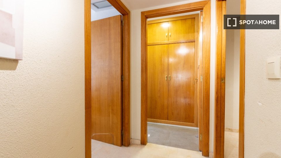 Double room Alicante, 7 beds, 150m² — photo 5