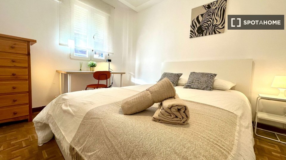 Double room Madrid, 3 beds — photo 31