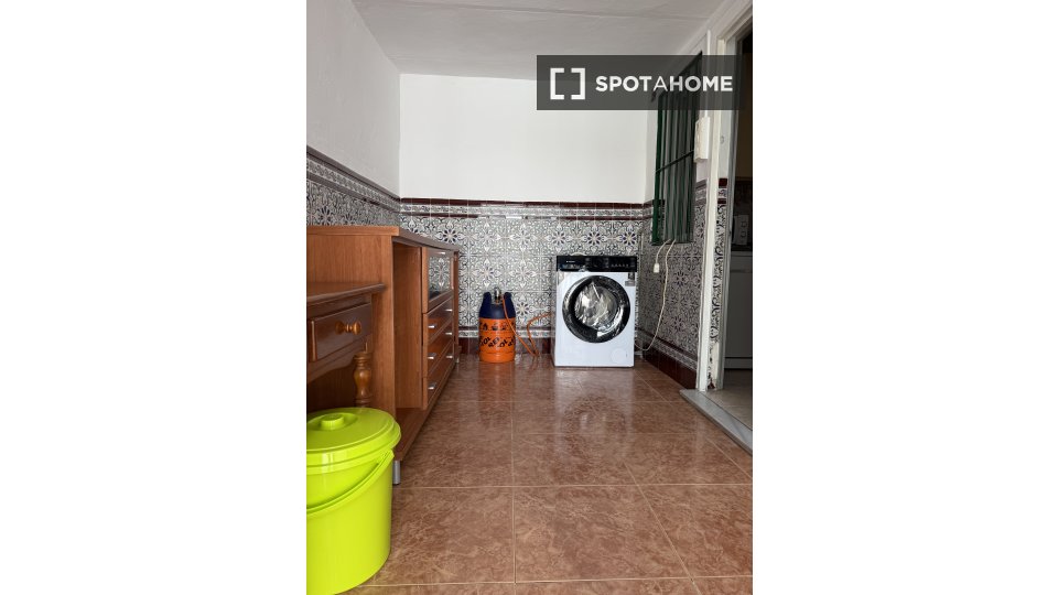 Double room Seville, 3 beds, 90m² — photo 3