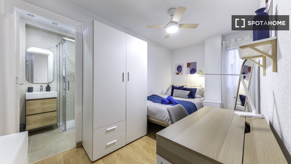 Double room Alicante, 4 beds, 103m² — photo 14