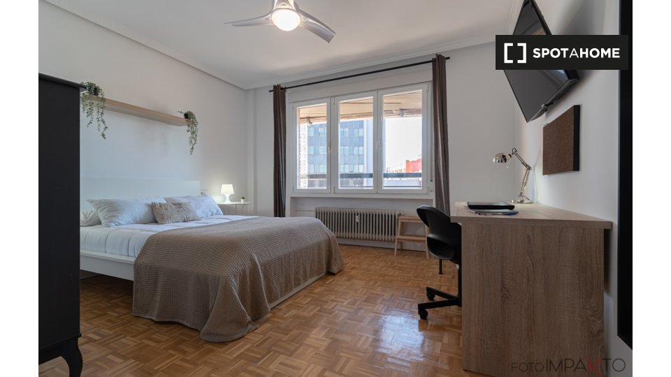 Double room Madrid, 6 beds, 140m² — photo 5