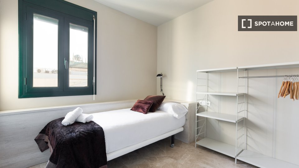 Apartment Barcelona, 4 beds, 105m² — photo 10