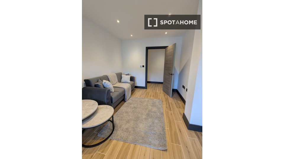 Apartment London, 2 beds, 74m² — photo 4
