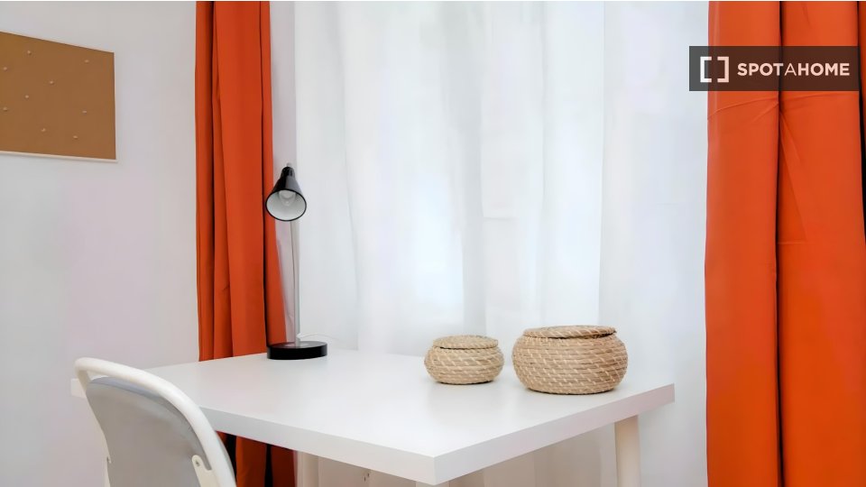 Double room Madrid, 6 beds — photo 32