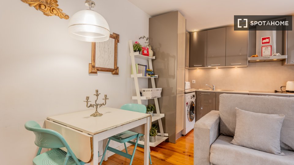 Apartment mono Lisbon, 58m² — photo 2