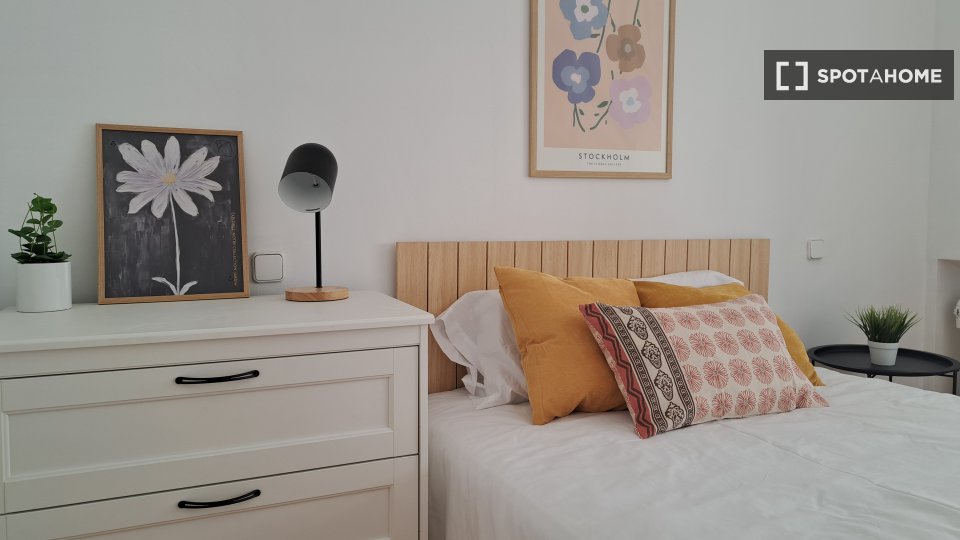 Double room Madrid, 14 beds, 200m² — photo 13