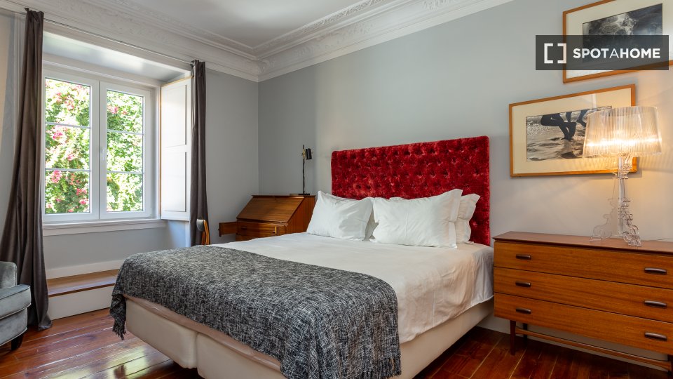 Apartment Lisbon, 2 beds, 180m² — photo 13