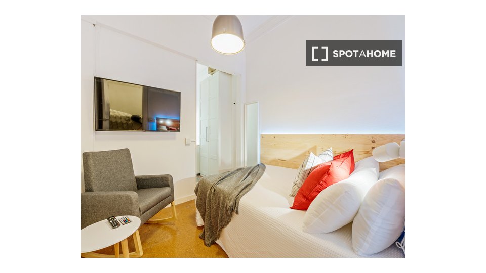 Double room Barcelona, 5 beds — photo 1