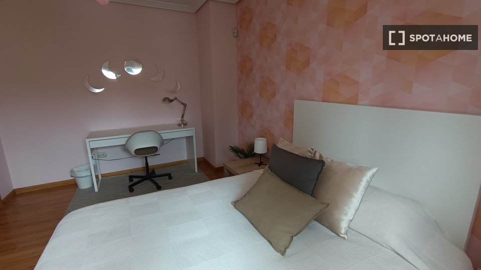 Double room Madrid, 5 beds — photo 1