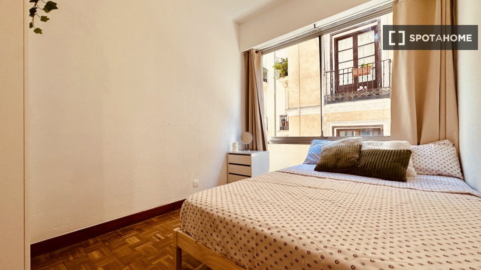 Apartment Madrid, 2 beds, 80m² — photo 2