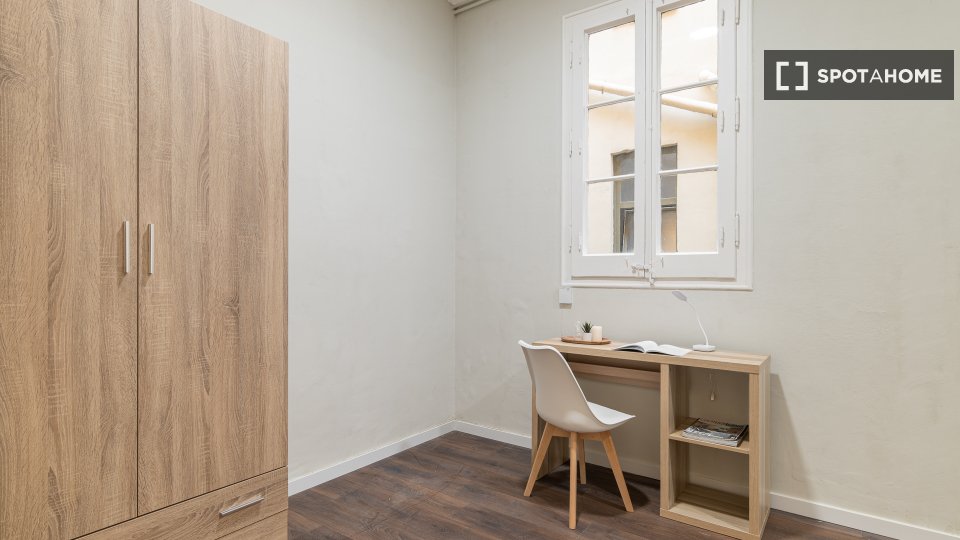 Double room Barcelona, 7 beds, 166m² — photo 18