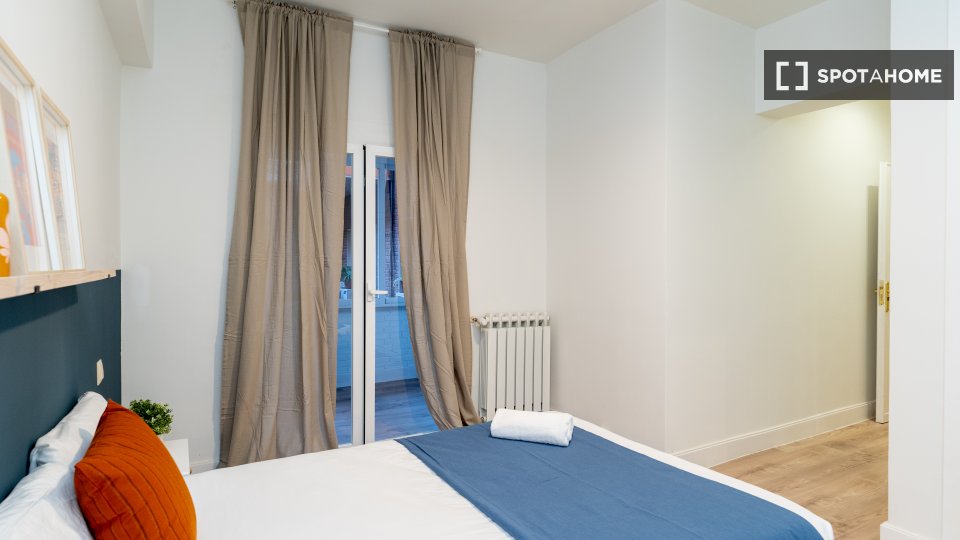 Double room Madrid, 5 beds — photo 7