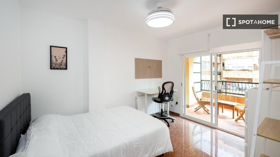 Double room Granada, 5 beds, 150m² — photo 18