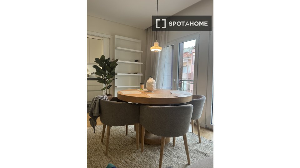 Apartment Lisbon, 2 beds, 99m² — photo 1