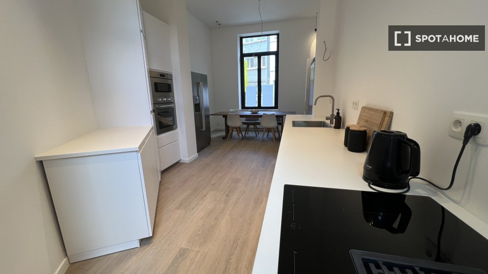 Double room Brussels, 9 beds, 13m² — photo 14
