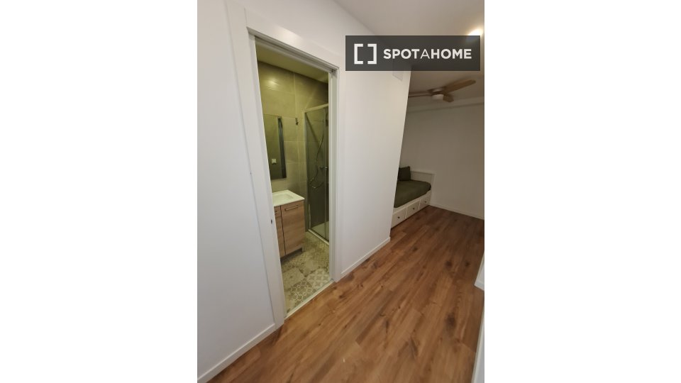 Double room Valencia, 4 beds, 75m² — photo 12