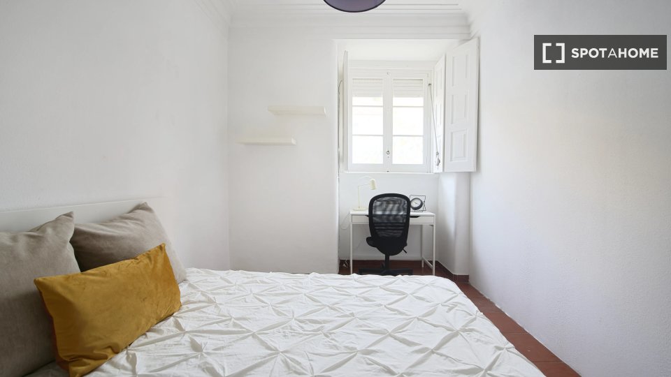 Double room Lisbon, 4 beds — photo 11