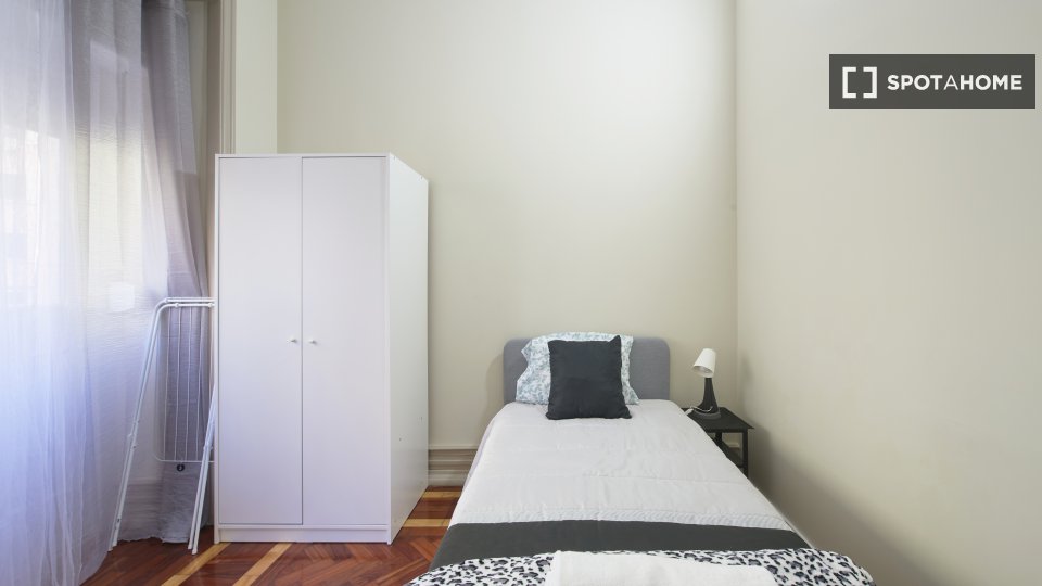 Double room Lisbon, 9 beds — photo 22