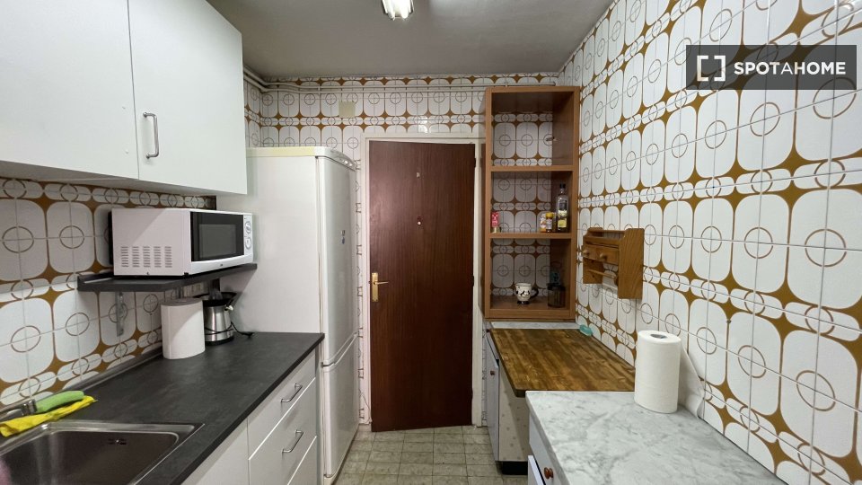 Double room Barcelona, 3 beds, 12m² — photo 12