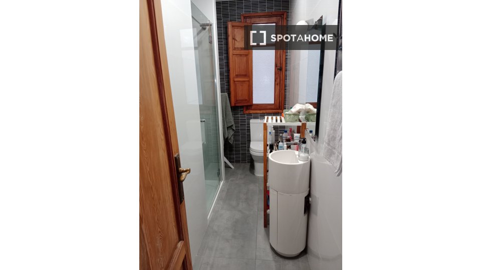 Double room Valencia, 3 beds, 135m² — photo 1