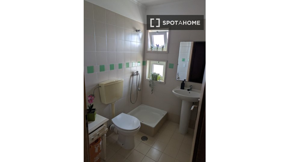 Double room Lisbon, 4 beds, 120m² — photo 8
