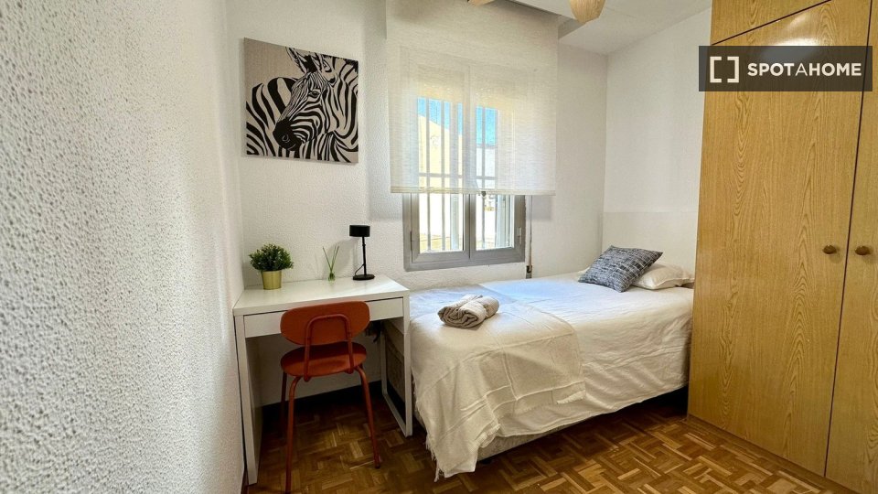Double room Madrid, 3 beds — photo 33