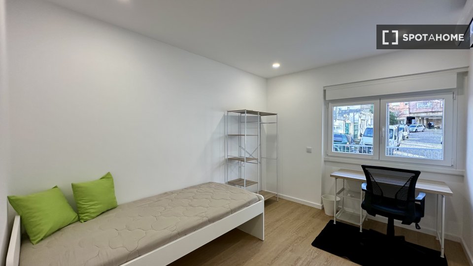 Double room Lisbon, 2 beds, 45m² — photo 1