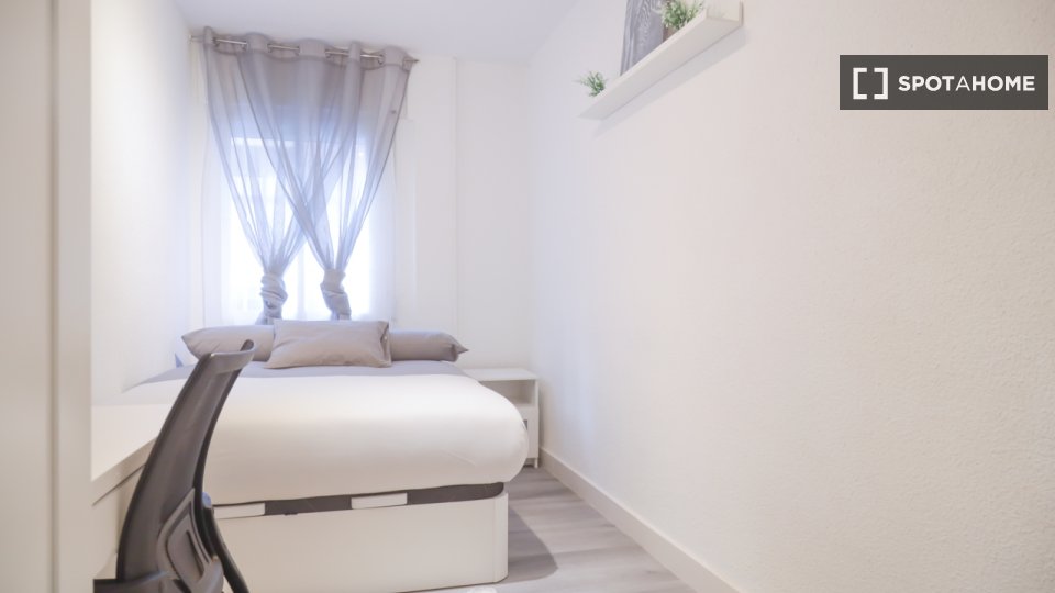 Double room Madrid, 5 beds — photo 4