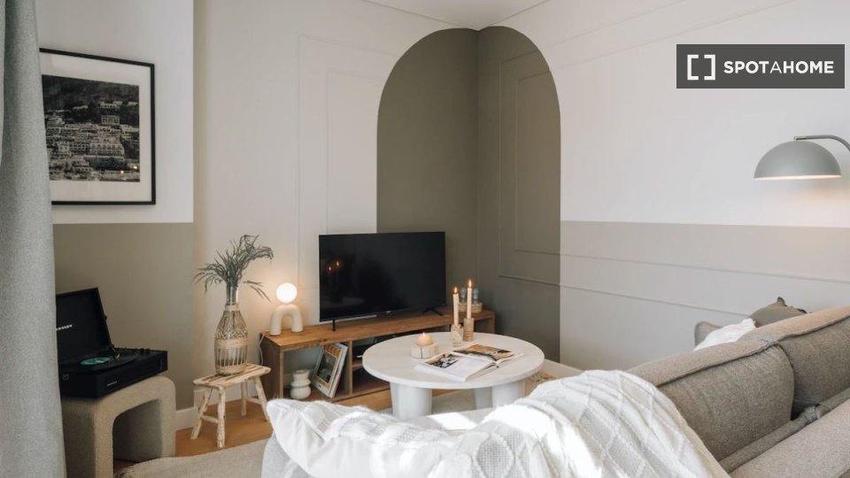 Apartment Lisbon, 1 bed — photo 4