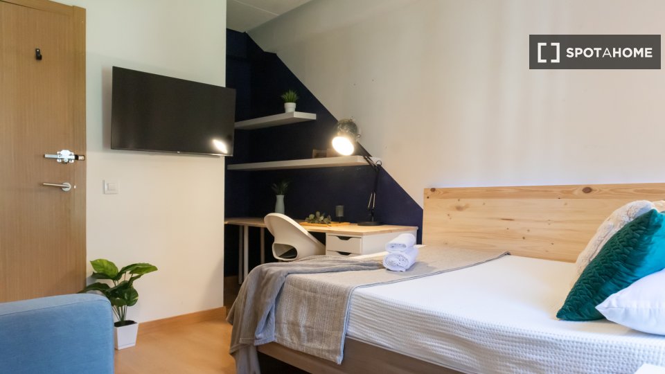 Double room Madrid, 7 beds, 140m² — photo 35