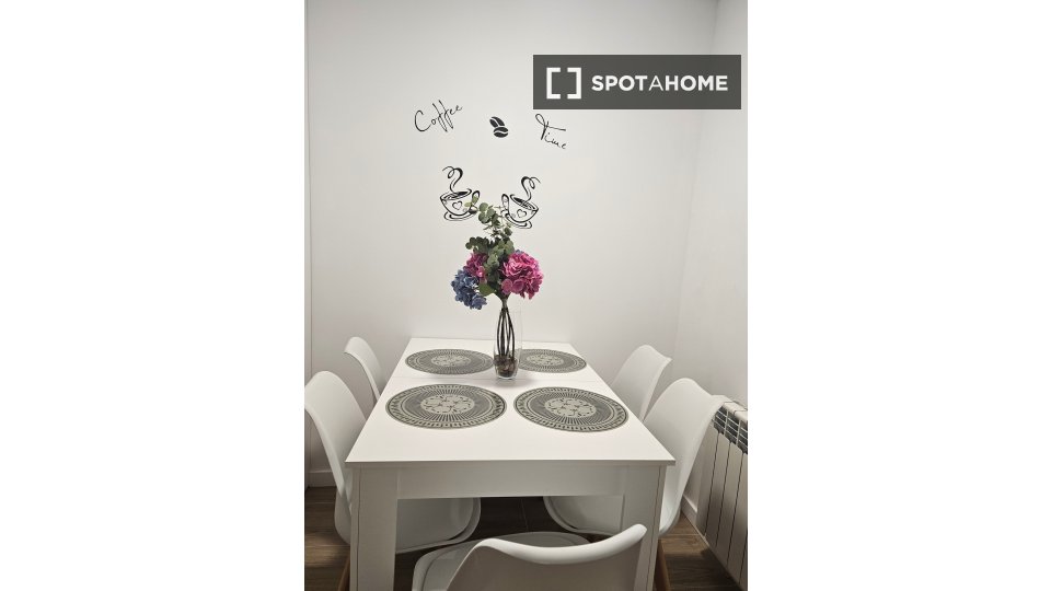 Double room Zaragoza, 5 beds, 116m² — photo 9