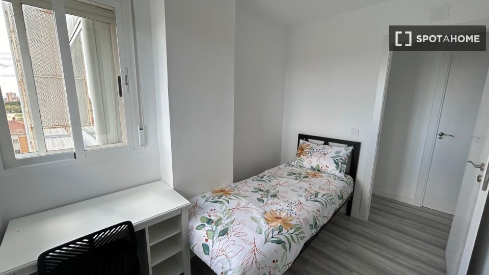 Double room Madrid, 5 beds — photo 2