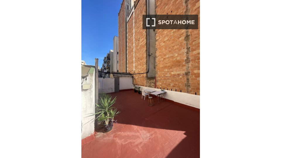 Double room Barcelona, 2 beds, 65m² — photo 3