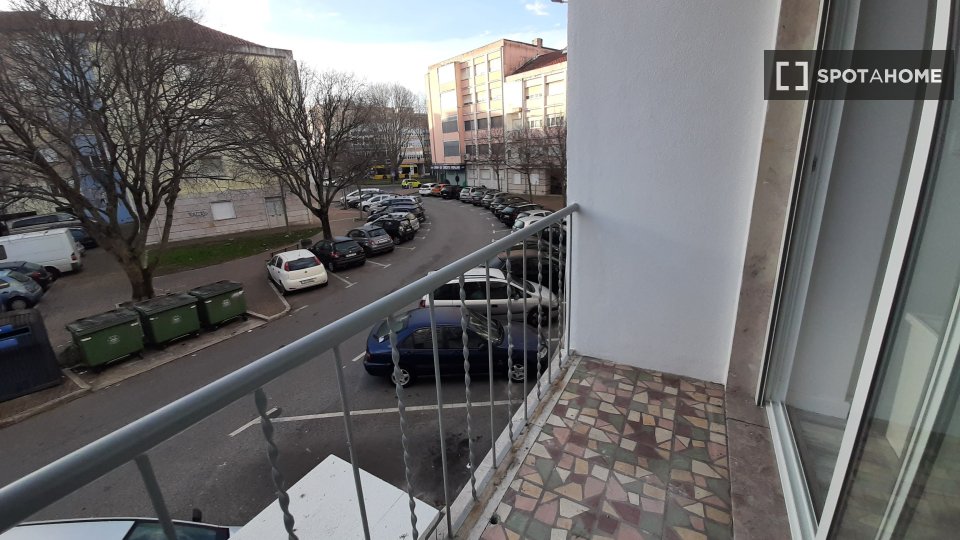 Double room Lisbon, 3 beds, 70m² — photo 8