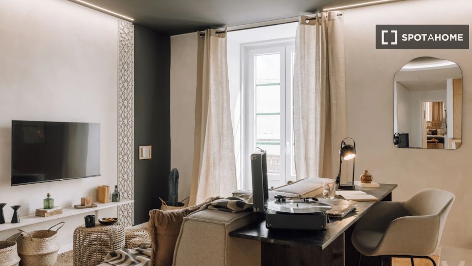 Apartment Lisbon, 2 beds, 117m² — photo 15
